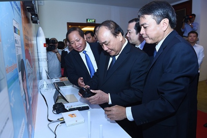 thu tuong lam viec voi vnpt ve tai co cau tap doan