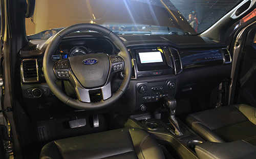ford everest 2018 gia cao nhat 14 ty cuoc dua moi cung fortuner