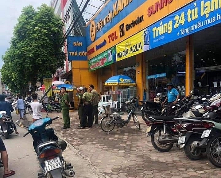 tin tuc antt ngay 18 cha sat hai con trai roi than nhien len giuong di ngu