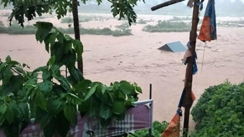 Tin Bộ Ngoại giao: Điện thăm hỏi lũ lụt của Quốc vương Thái Lan