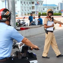 hieu dung ve viec nguoi dan quay phim canh sat giao thong