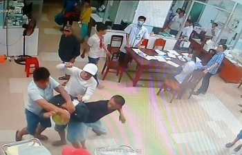 Tin tức ANTT ngày 31/8: Nữ sinh lớp 11 bị rạch mặt trong nhà vệ sinh