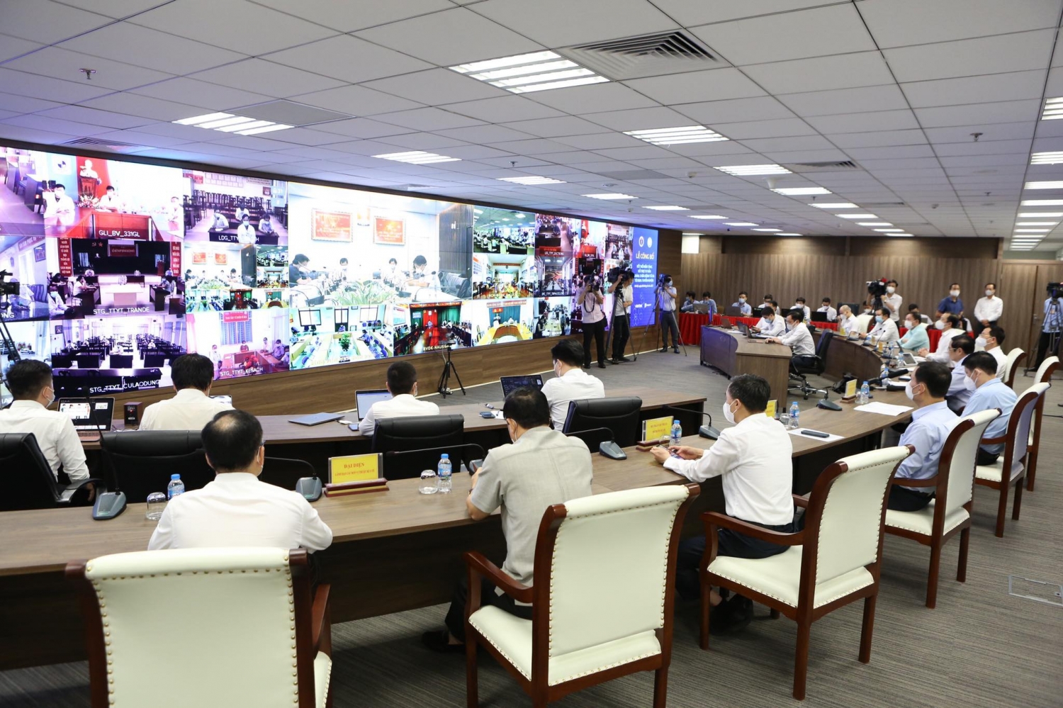 Thủ tướng dự lễ công bố kết nối nền tảng tư vấn khám chữa bệnh từ xa Telehealth