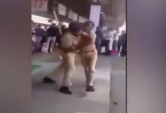 ha noi 30 thanh nien mang dao kiem di gay chien