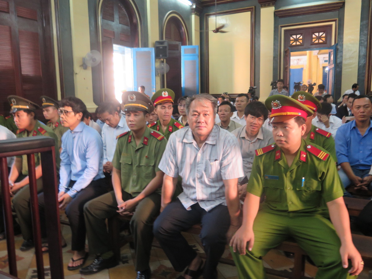 vu rut ruot tai trust bank nhom phuong trang len tieng