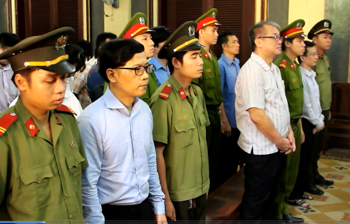 vu rut ruot tai trust bank nhom phuong trang len tieng