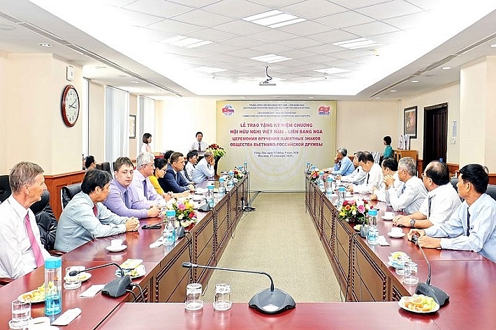 Vietsovpetro: Tri ân những đóng góp của cán bộ, công nhân viên