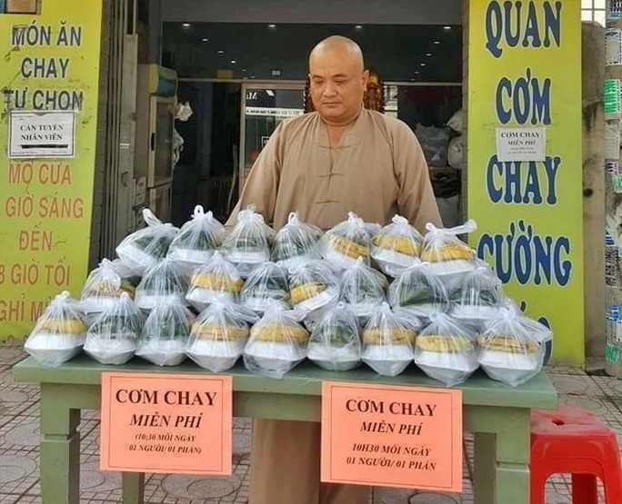 Truy tặng Bằng khen của Thủ tướng Chính phủ cho 18 cá nhân có nhiều thành tích và đóng góp trong công tác phòng, chống dịch COVID-19