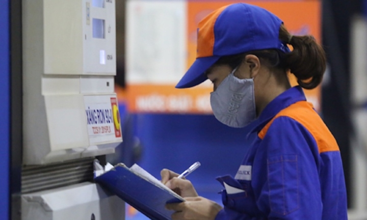 Có nên bỏ thuế tiêu thụ đặc biệt với xăng dầu?