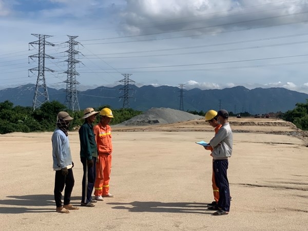 EVNNPT gấp rút di dời các điểm giao chéo đường dây truyền tải để thi công cao tốc Bắc-Nam