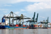 Xuất nhập khẩu hàng hóa tiếp tục là điểm sáng của nền kinh tế