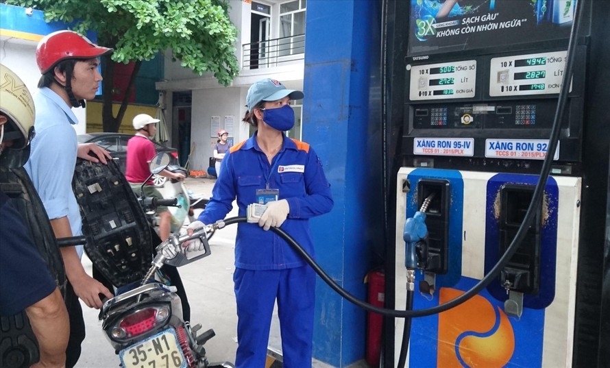 Giá xăng dầu đồng loạt giảm mạnh tới 605 đồng/lít