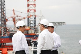 Khoa học và nhân lực quyết định thành công