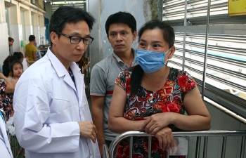 Phó Thủ tướng thị sát công tác chống dịch tay chân miệng, sởi  tại TPHCM