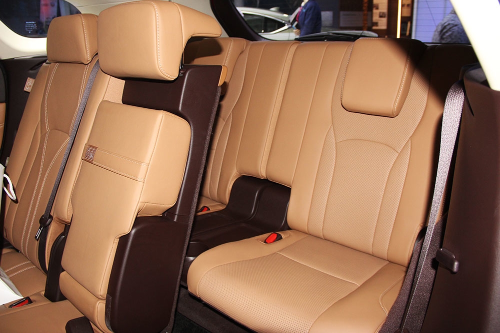 Lexus RX bản 7 chỗ giá 4,1 tỷ lần đầu ra mắt khách Việt lexus rx ban 7 cho gia 41 ty lan dau ra mat khach viet