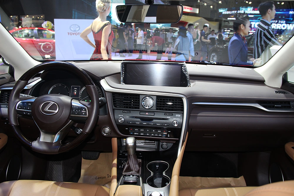 Lexus RX bản 7 chỗ giá 4,1 tỷ lần đầu ra mắt khách Việt lexus rx ban 7 cho gia 41 ty lan dau ra mat khach viet