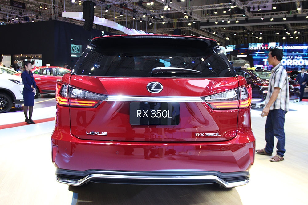 Lexus RX bản 7 chỗ giá 4,1 tỷ lần đầu ra mắt khách Việt lexus rx ban 7 cho gia 41 ty lan dau ra mat khach viet