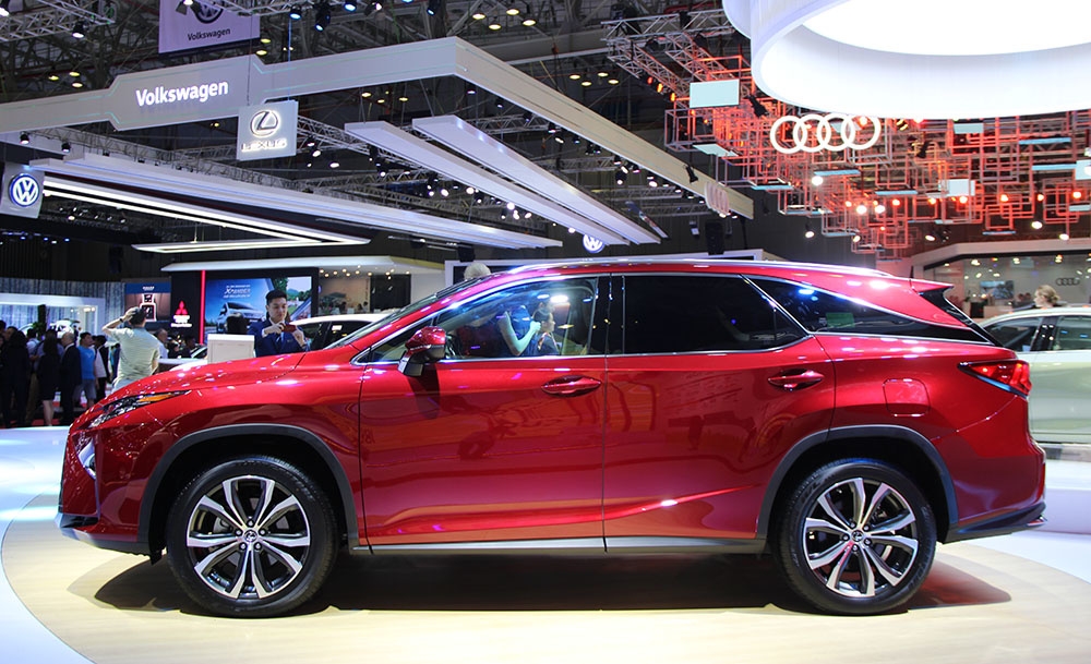 Lexus RX bản 7 chỗ giá 4,1 tỷ lần đầu ra mắt khách Việt lexus rx ban 7 cho gia 41 ty lan dau ra mat khach viet