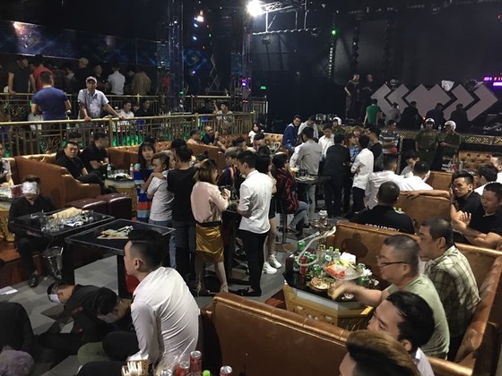 Tin tức ANTT ngày 17/10: Đột kích quán bar phát hiện 200 người có biểu hiện sử dụng ma túy