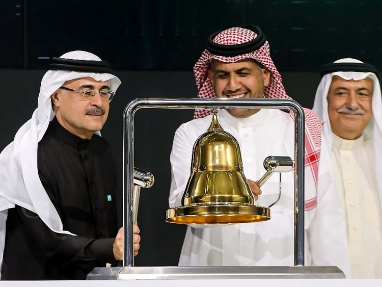 nganh-cong-nghiep-dau-mo-cua-a-rap-saudi-xua-va-nay-2