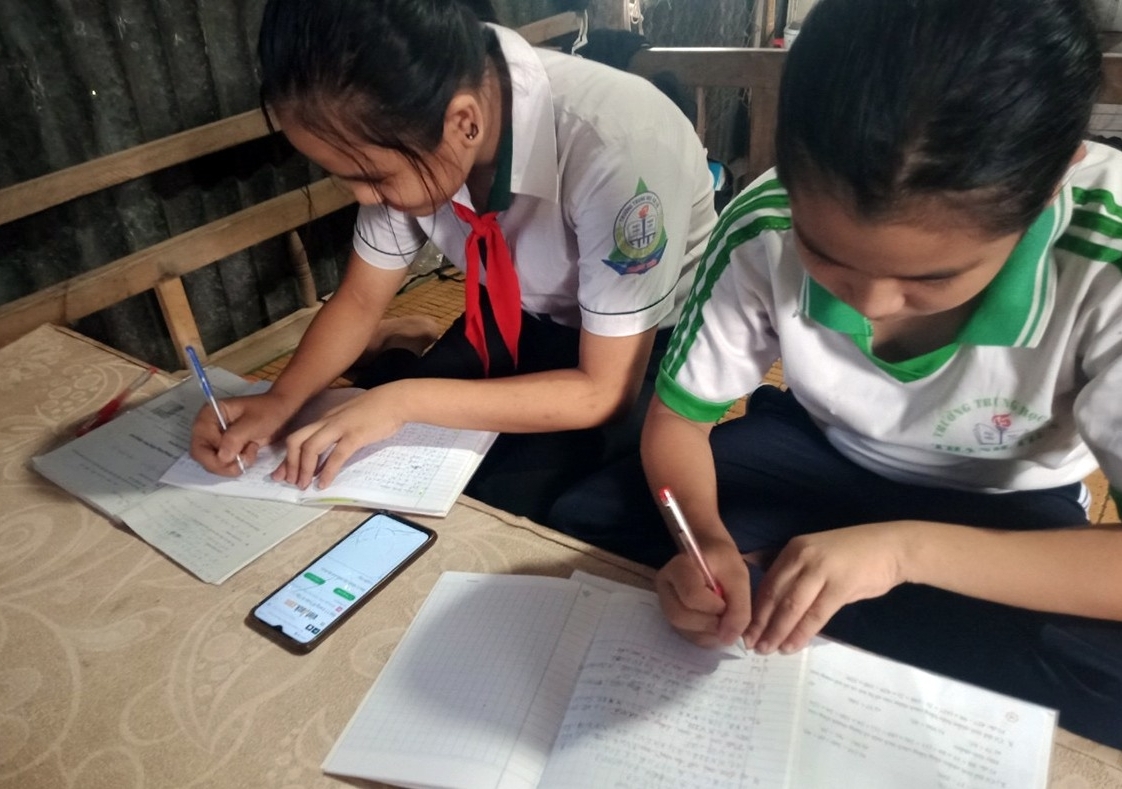 Hỗ trợ học sinh, sinh viên có hoàn cảnh khó khăn mua máy tính học trực tuyến