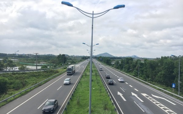 Hoàn thiện Nghị quyết thí điểm cơ chế, chính sách đặc thù phát triển đường bộ cao tốc