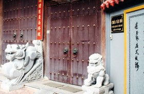 Hiểm họa văn hóa lai căng