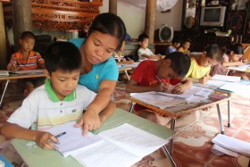 Lớp học đặc biệt của cô giáo khuyết tật