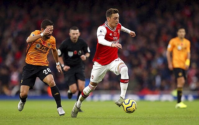 arsenal 1 1 wolves phao thu lai an trai dang