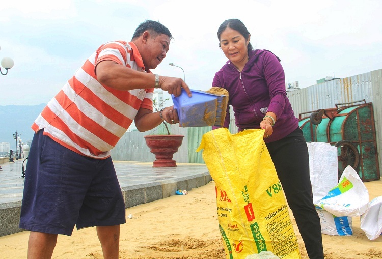 nguoi dan va ke chat canh cay truoc bao nakri