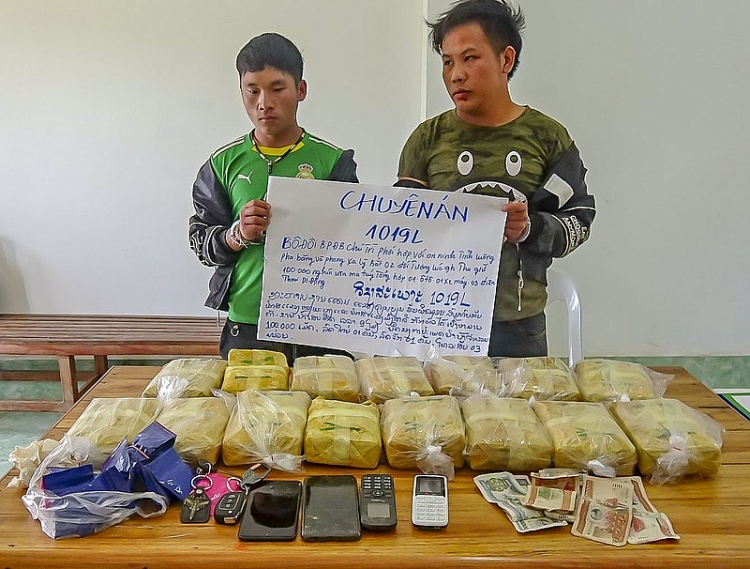 tin tuc antt ngay 1311 nam thanh nien cam dao truy sat vo nhu phim hanh dong