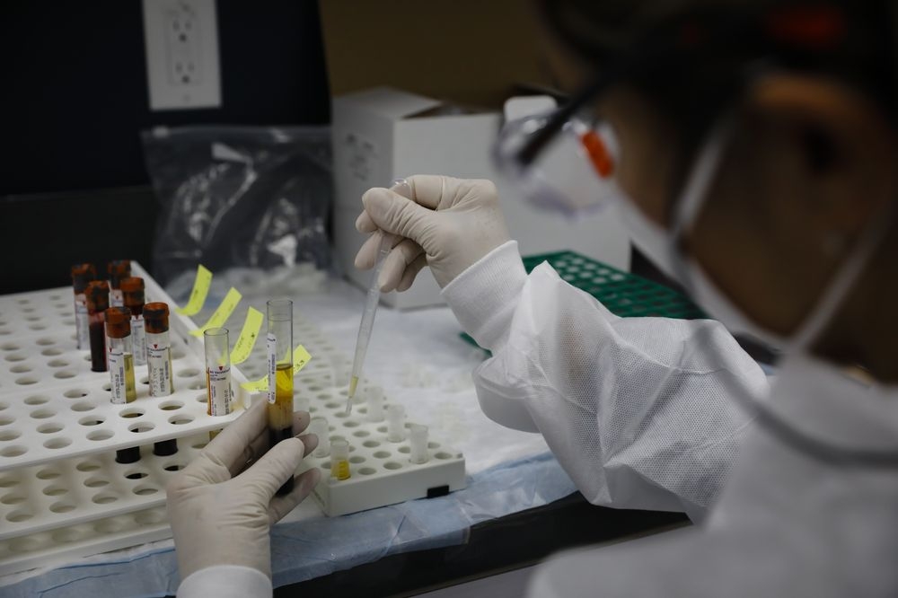 Chân dung hai doanh nhân &quot;ăn nên làm ra&quot; nhờ vaccine chống COVID-19 | Doanh nhân