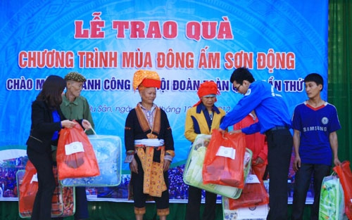 “Mùa đông ấm Sơn Động 2012” – cầu nối sẻ chia yêu thương