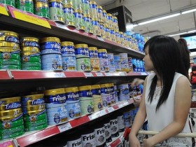 Con trẻ khổ vì người lớn