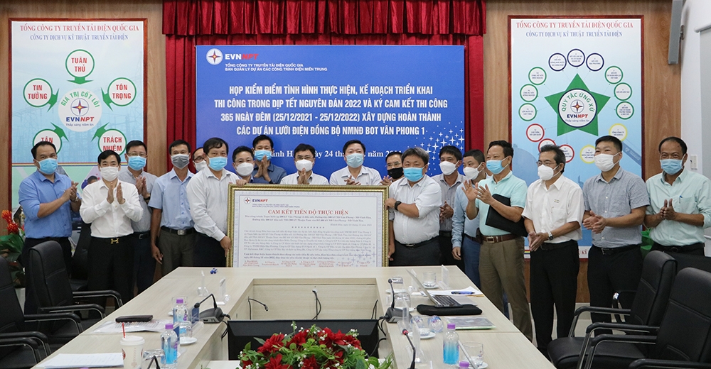 14 đơn vị ký cam kết thi công 365 ngày, đêm hoàn thành tiến độ các dự án lưới điện đồng bộ NMNĐ BOT Vân Phong 1