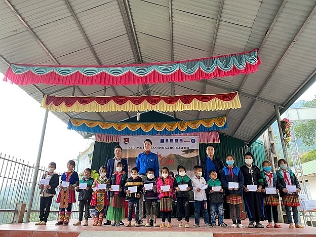 Đoàn VPI cùng các đơn vị đồng hành tổ chức chương trình đào tạo thực địa kết hợp an sinh xã hội Tuổi trẻ VPI tổ chức chương trình đào tạo thực địa kết hợp