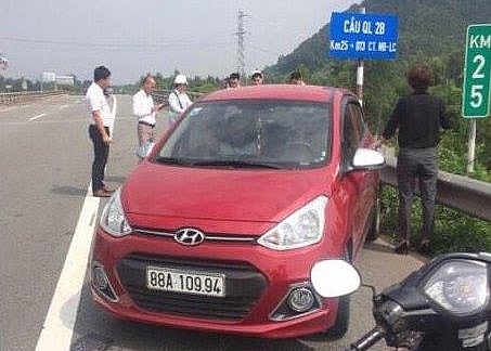 nu tai xe lai oto nguoc chieu tren cao toc se bi phat 7 trieu dong