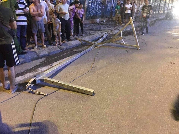ha noi bi cot sat roi trung dau nguoi phu nu tu vong