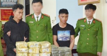 Bắt 2 đối tượng dùng hàng nóng vận chuyển 20 bánh heroin và 12kg ma túy đá