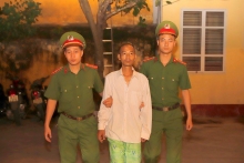 ha noi o to bi dot nham nho nghi do do choan loi di trong khu tap the