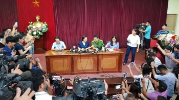 Vụ học sinh lớp 1 tử vong trên xe: Khởi tố vụ án “Vô ý làm chết người”