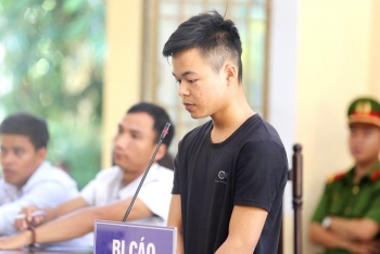 Bị đánh khi can ngăn ẩu đả, nam sinh đâm chết bạn cùng trường