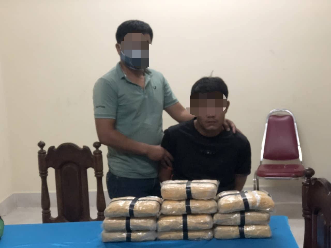 Bắt đối tượng vận chuyển 60.000 viên ma túy tổng hợp