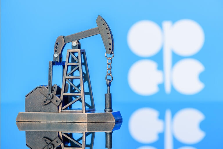 Quyết định về sản lượng của OPEC+ phản ánh lo ngại về thặng dư