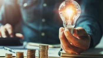 Vương quốc Anh lên kế hoạch vay ngân hàng để giảm chi phí năng lượng