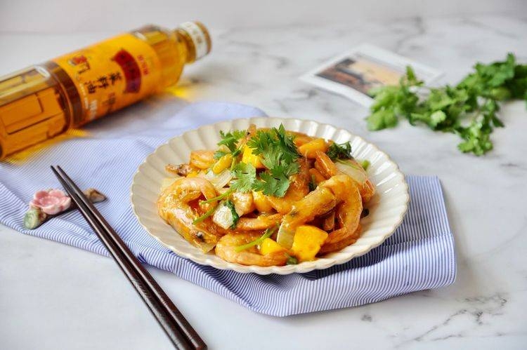 Cách chế biến món gỏi xoài tôm vừa sáng tạo lại hấp dẫn