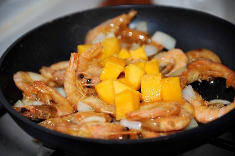 Cách chế biến món gỏi xoài tôm vừa sáng tạo lại hấp dẫn