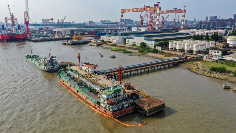 Giá dầu giảm xuống mức thấp nhất 3 tuần sau thông báo phát hành dự trữ lớn của IEA