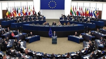 Các nhà lập pháp Đức kêu gọi EU cấm dầu của Nga sau chuyến thăm Ukraine