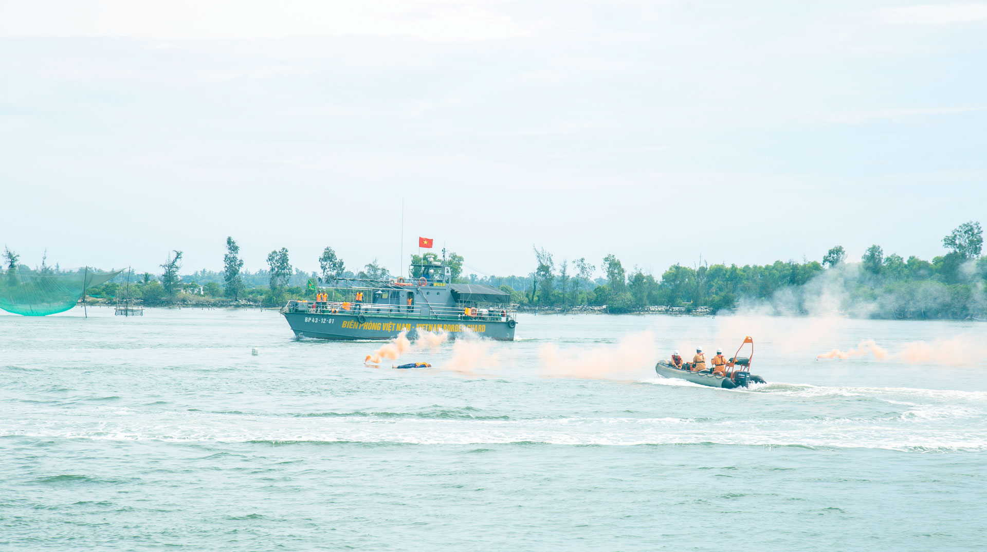 Diễn tập phối hợp tìm kiếm, cứu nạn hàng hải tại cảng Chu Lai Diễn tập phối hợp tìm kiếm, cứu nạn hàng hải tại cảng Chu Lai